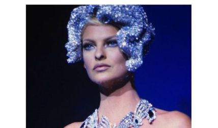  Linda Evangelista is grateful to return to modeling. 